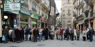 Las colas en las administraciones de Loter�a aumentan en los d�as previos a los sorteos