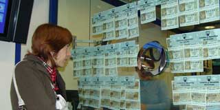 Los jugadores reinvierten en la loter�a del Ni�o lo ganado en Navidad