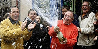 El segundo premio recae en el 53152